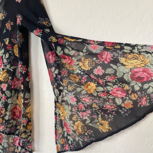 SEMI SHEER BLOUSE by Lovely Day - Picture 2 of 6